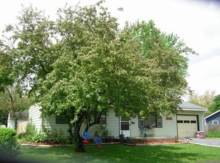 10 Wayne Dr, Coxsackie, NY 12051