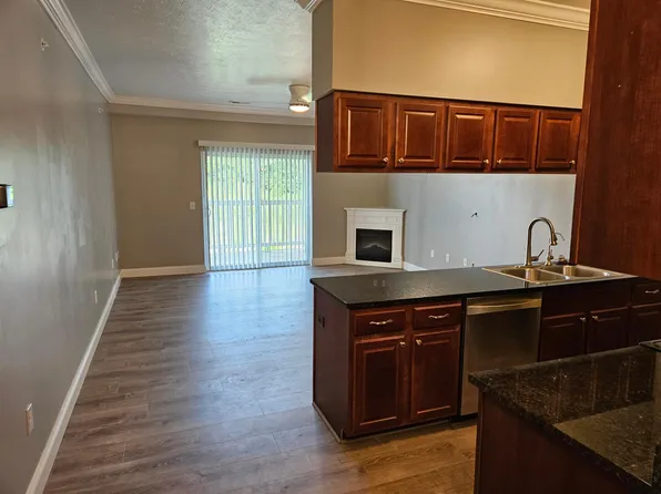 1234 Suncrest Vlg, Morgantown, WV 26505