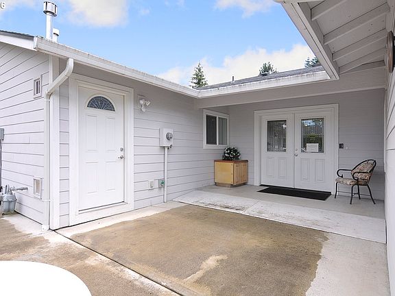 5th image of 802 SE 123rd Ave