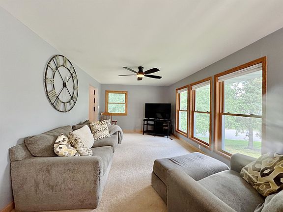 3rd image of 100 Canterbury Ct