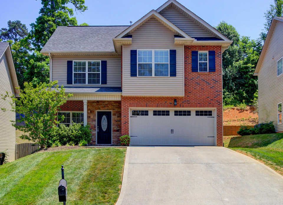 1st image of 916 Vicar Ln