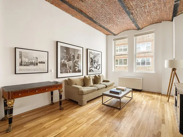 9 Barrow St APT 6D, New York, NY 10014