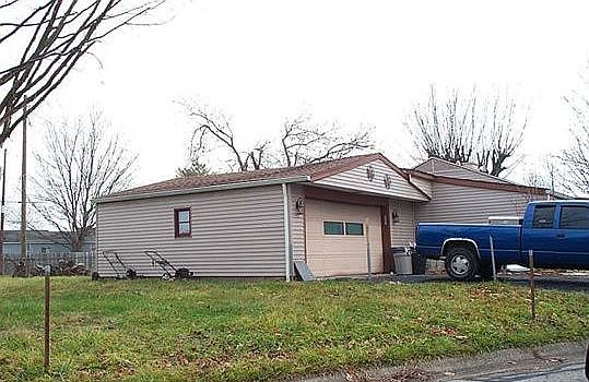 2nd image of 302 Maple Hill St