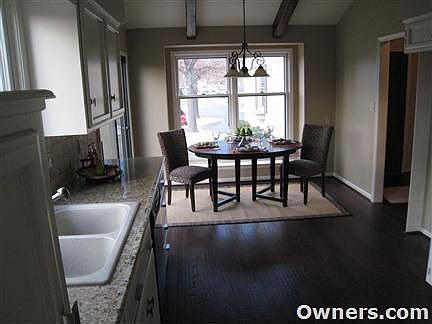 Bright, sunny eat-in Kitchen