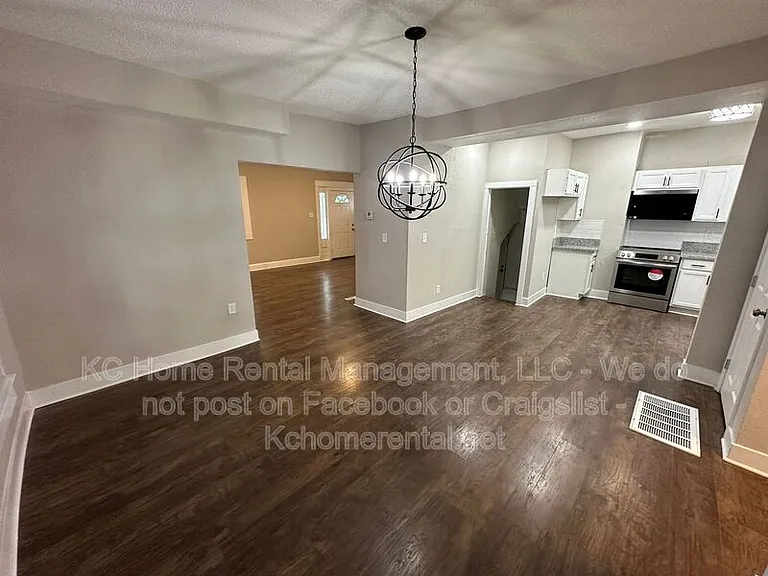 3016 E 32nd St — Photo 10