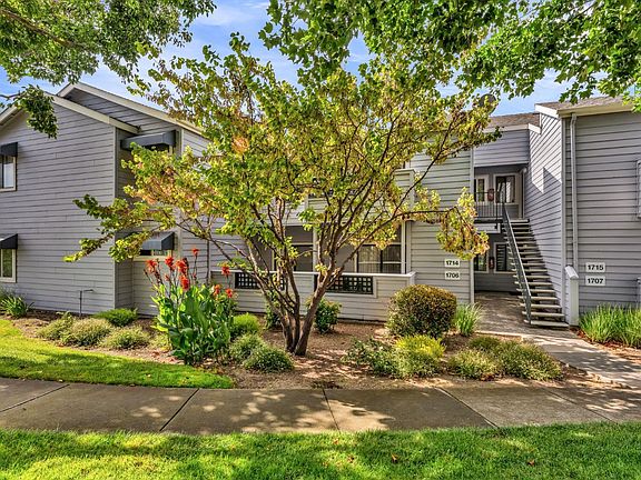 3rd image of 1201 Glen Cove Parkway #1714