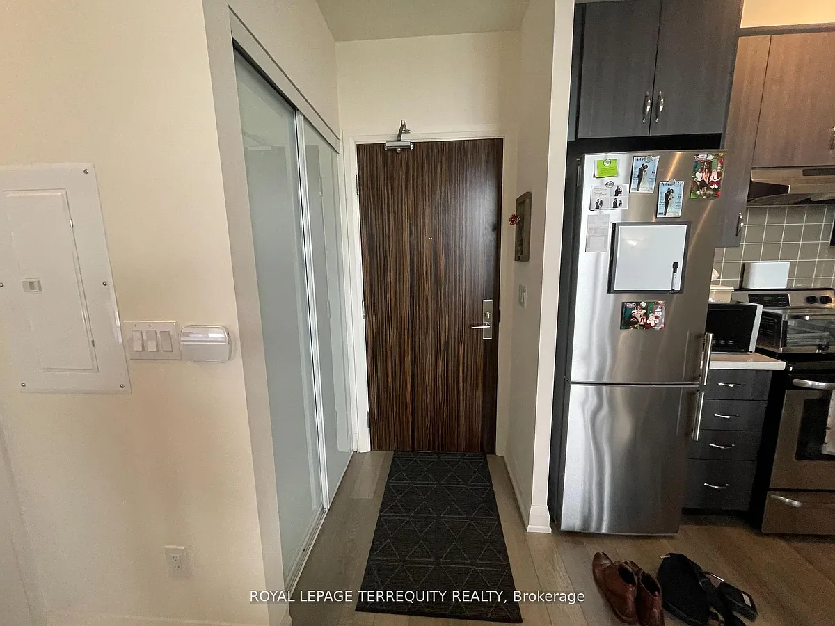 Building Photo - 8763 Bayview Ave #320