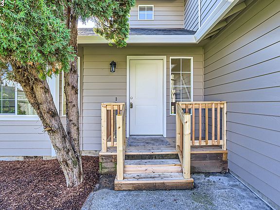 4th image of 2840 SE 49th Ave