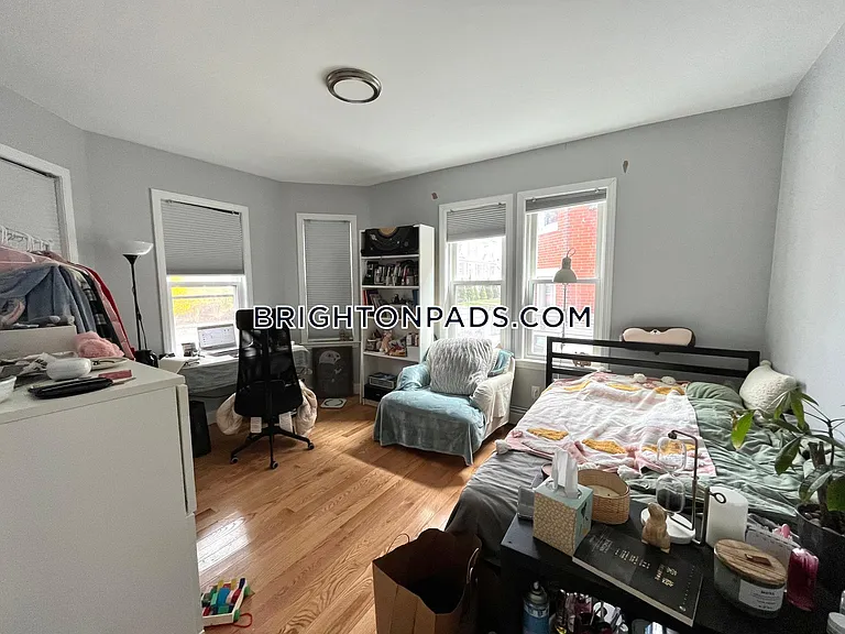 29 Waverly St #1 — Photo 10