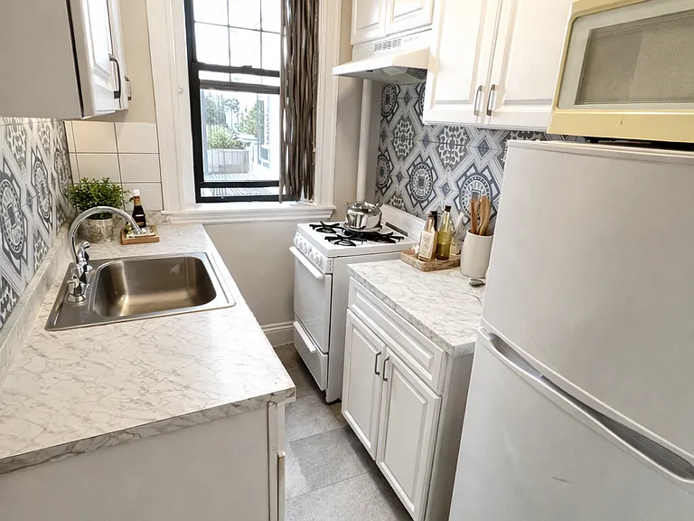 1560 Commonwealth Ave #15 — Photo 2