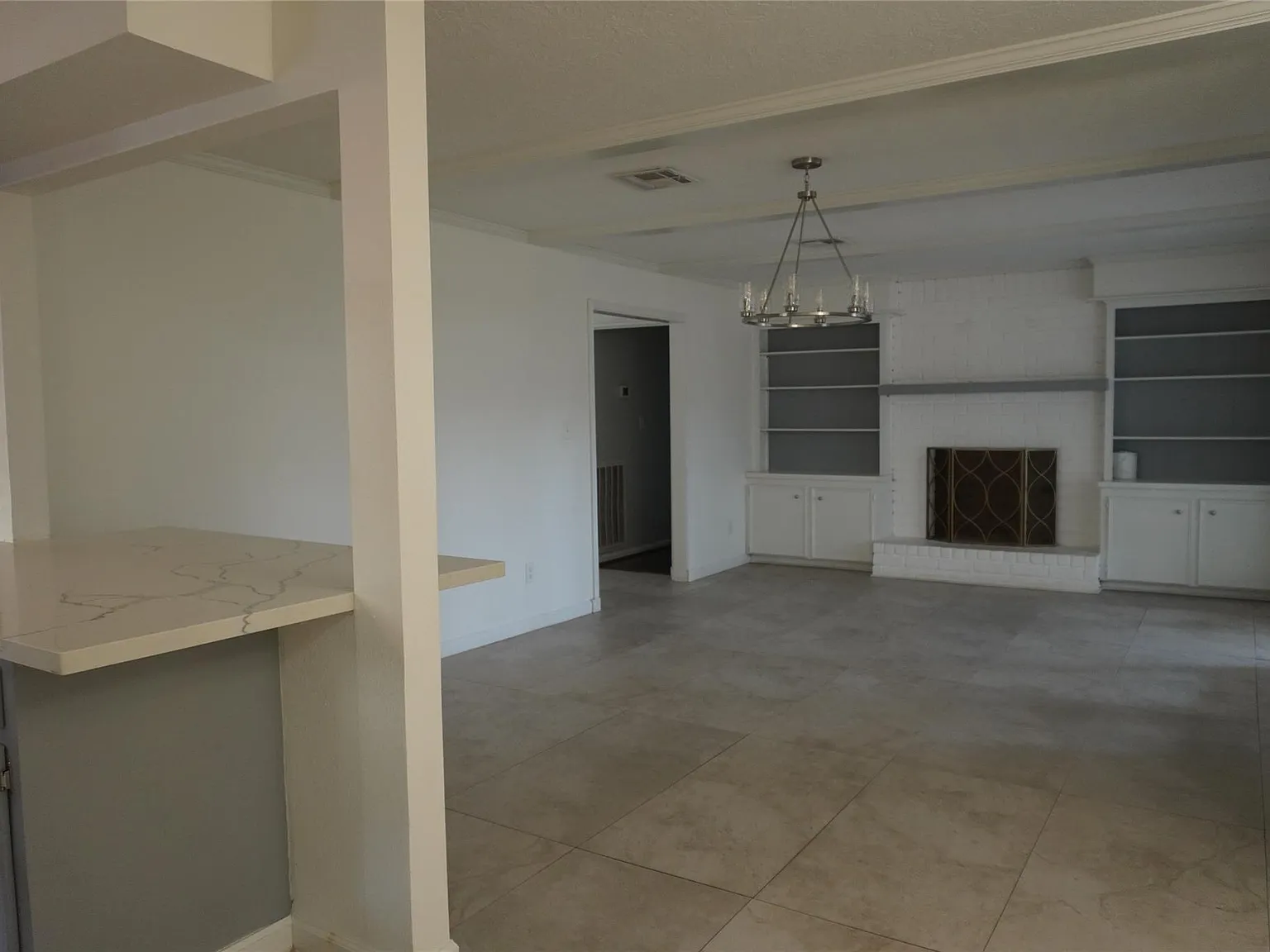 3 bed, 2.5 bath, 2392 sqft, $2,900 — Photo 4