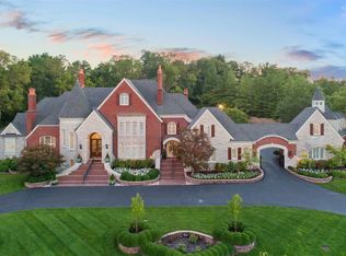 4 Lochinvar Dr, Saint Louis, MO 63131