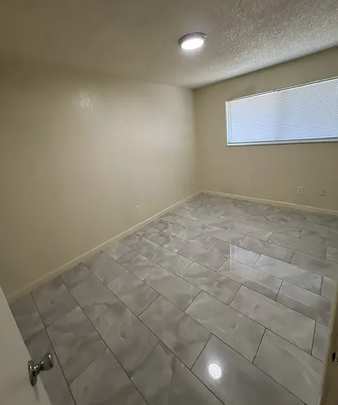 560 S H St #D — Photo 5