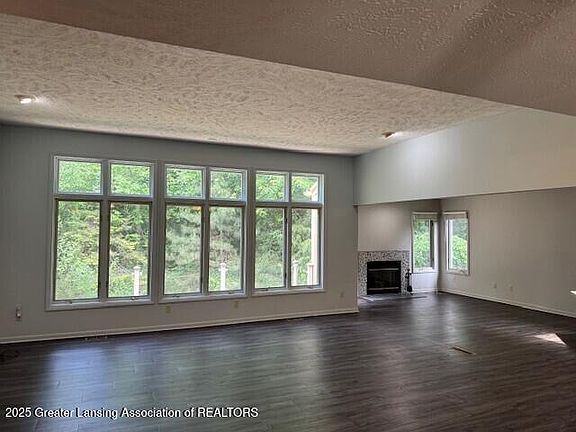 4th image of 2434 Emerald Lake Dr