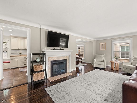 4th image of 20310 Parkview Ave