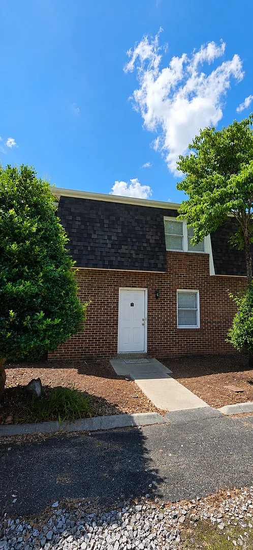 Arrowhead Apartments — Photo 1