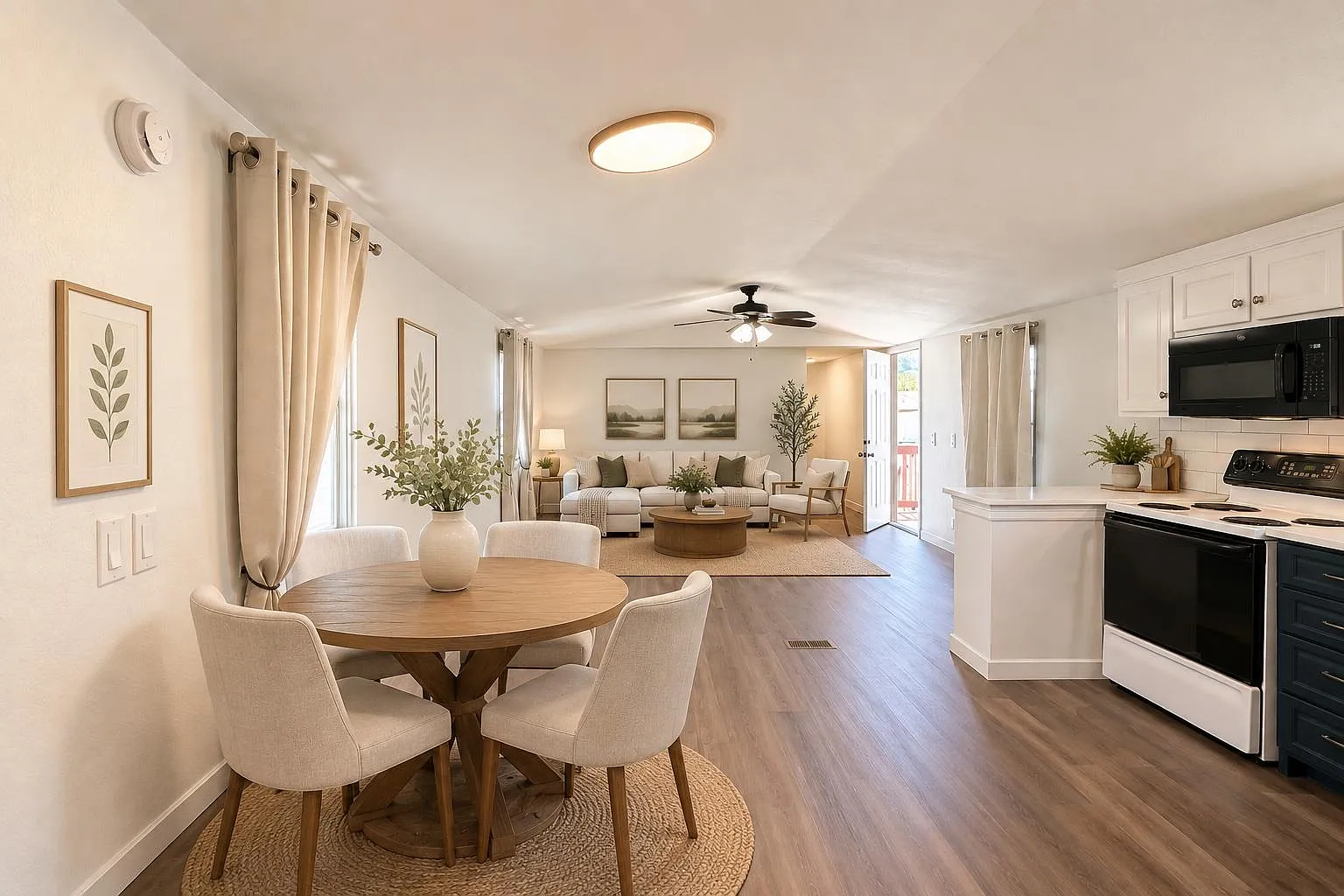 3 bed, 2.0 bath, 900 sqft, $1,800 — Photo 1