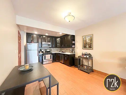 Rented by Realty 2000 Corp | media 20