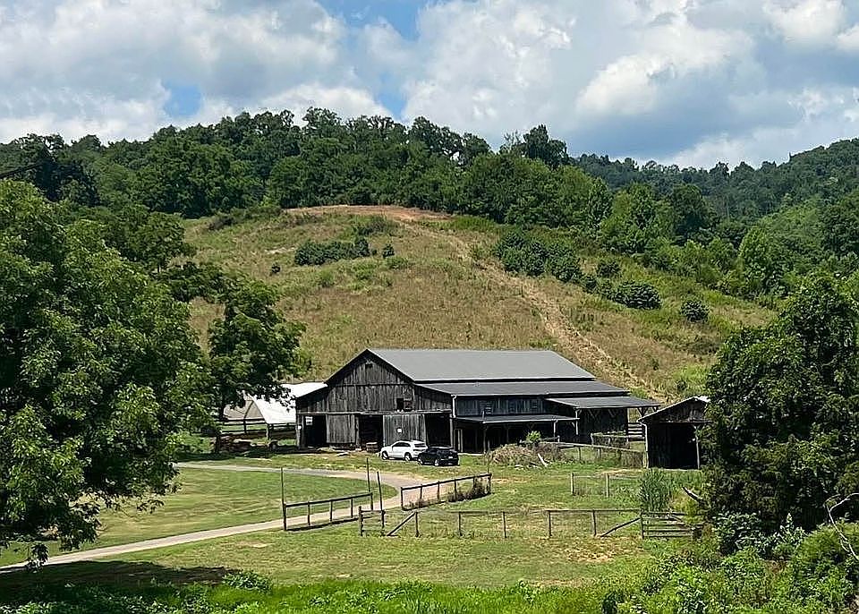 1st image of 202 Eidson Ln