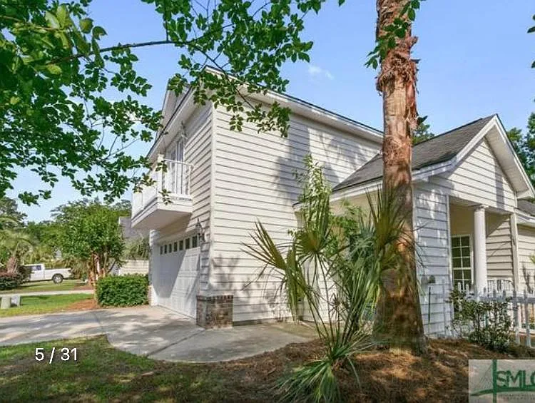 Building Photo - 10 Oak Ridge Cir