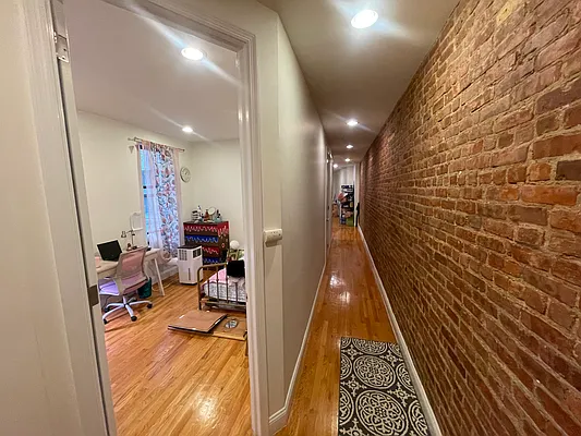 Rented by PMG Real Estate  | media 30