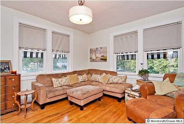 Large living room, high ceilings , lots of natural liight