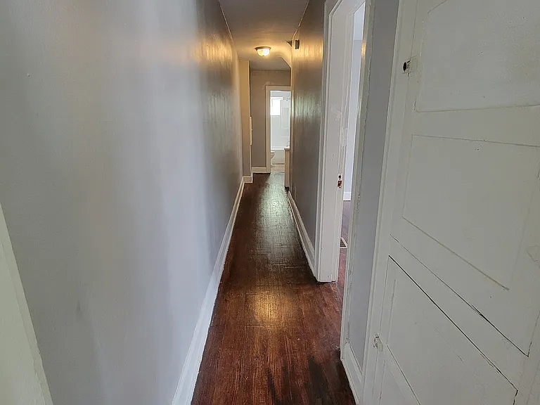 1138-1140 Wilson Ave — Photo 16