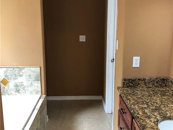 5th image of 3745 Pope Dr