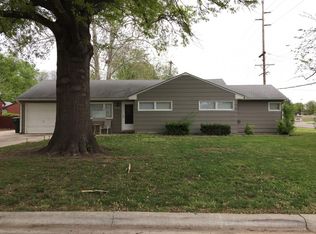 3900 SW 26th St, Topeka, KS 66614