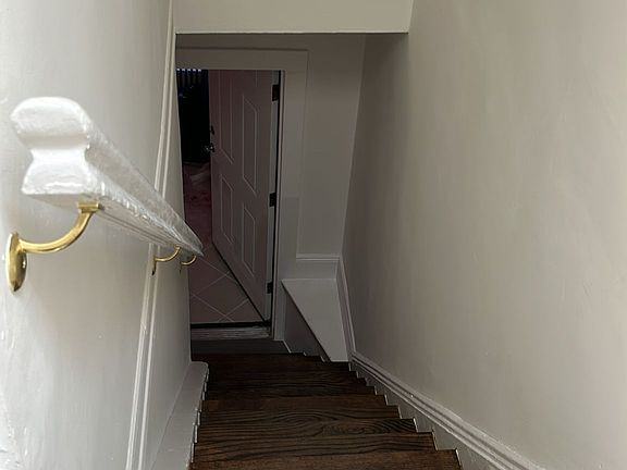 2nd image of 2544 Gillmore St Floor 2