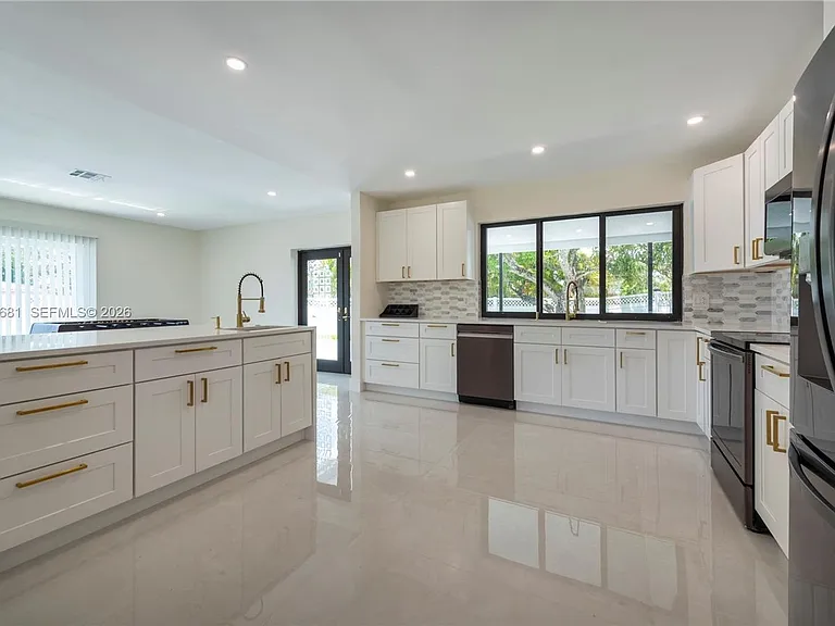 4700 McKinley St — Photo 3