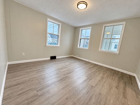 4th image of 15 Pleasant St #13