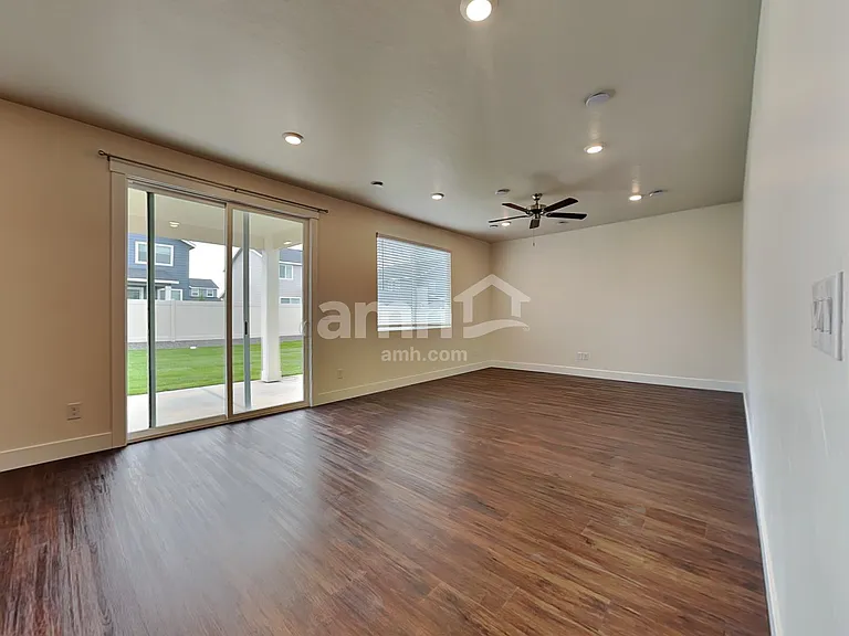 1067 Jillian Ave — Photo 5