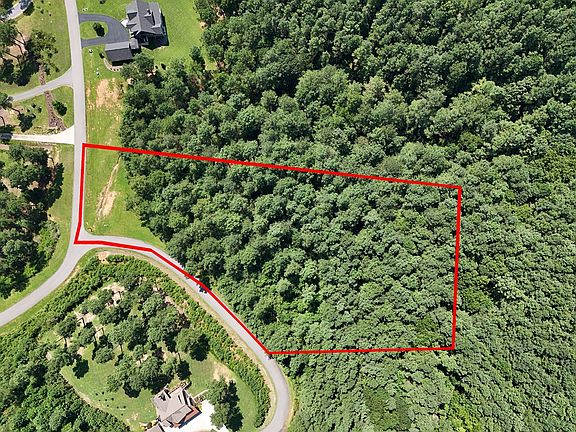 4th image of 121 Stables Loop