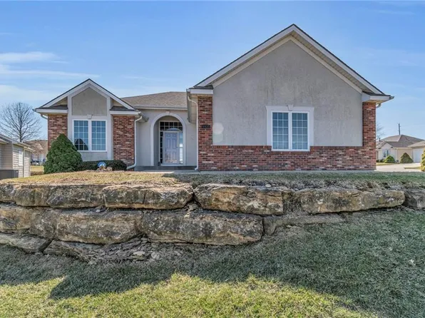 9425 N Ditzler Ave, Kansas City, MO 64157