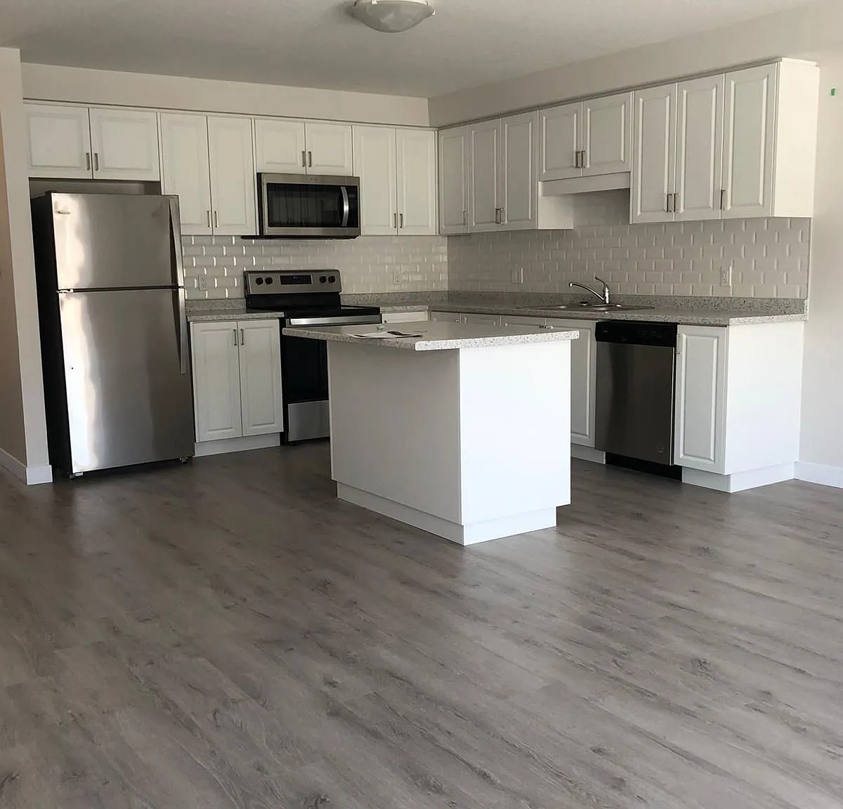3 bed, $2,600 — Photo 3