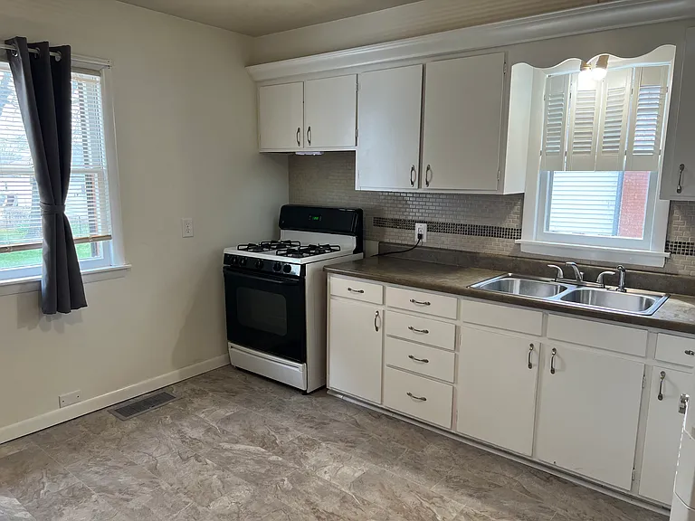 1308 State St — Photo 6
