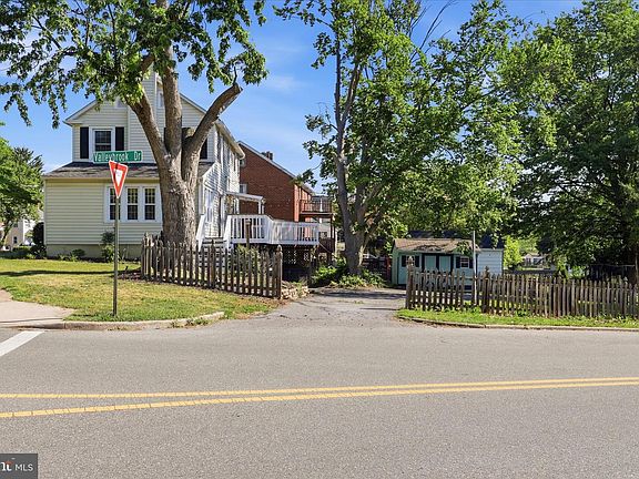 4th image of 200 E Irvin Ave