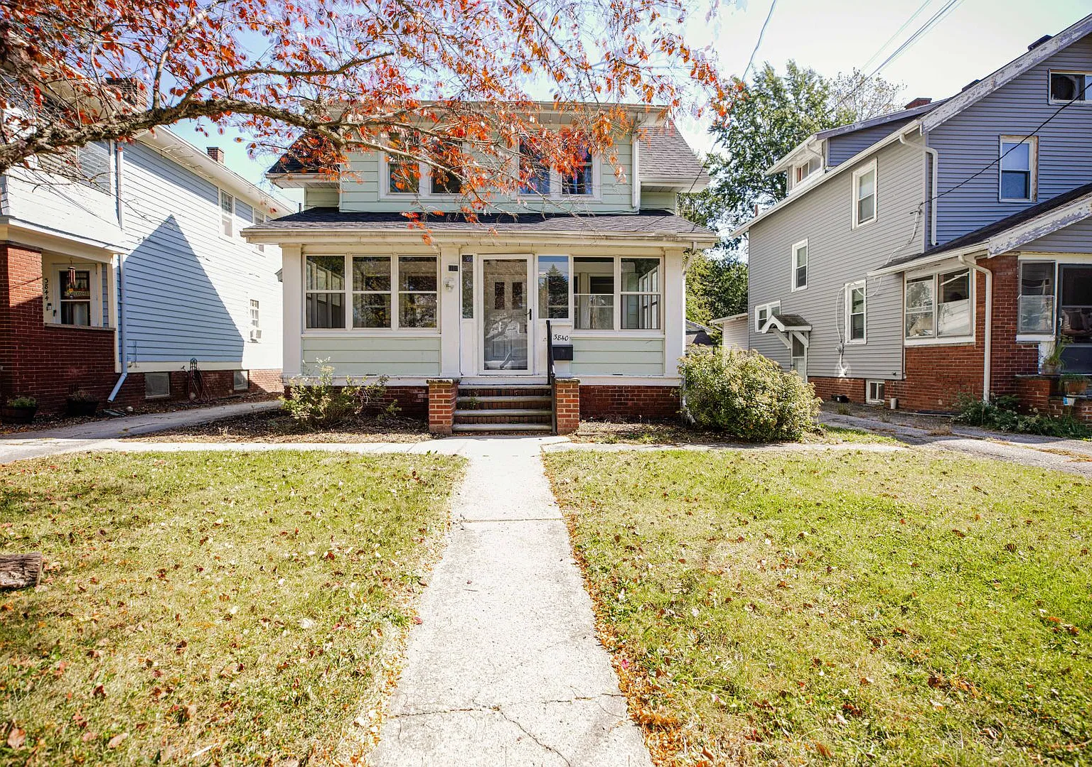 Spacious three bedroom home for rent with large back yard and two car garage on west end — Photo 1