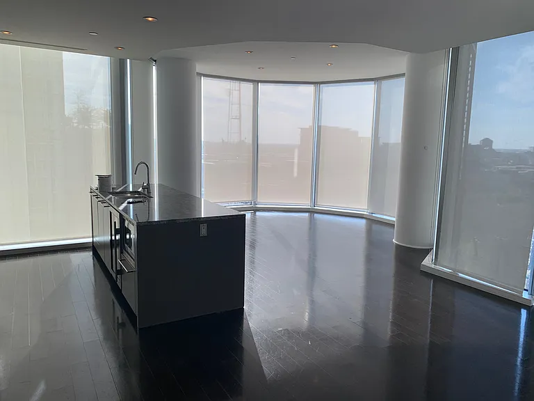 2900 McKinnon St #804 — Photo 3