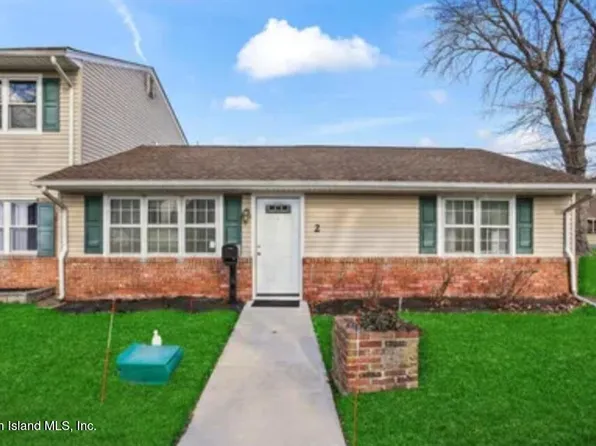 2 Haven Dr, Matawan, NJ 07747