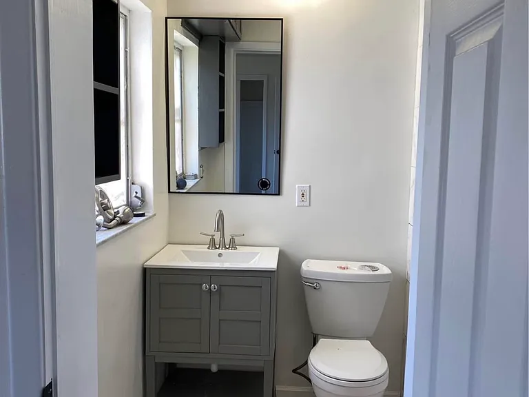 318 S Adams St — Photo 11