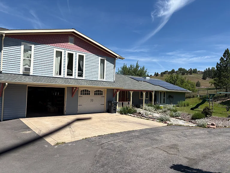 2750 Terrace Dr — Photo 2
