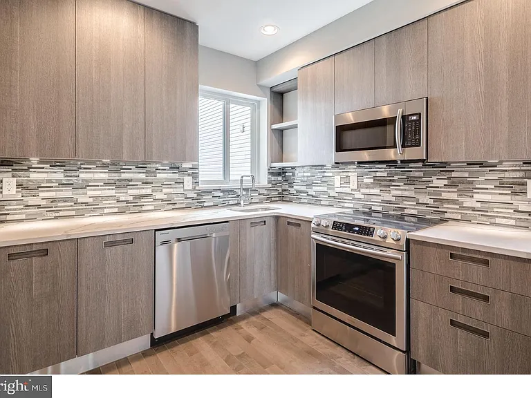 910 N 16th St #C — Photo 3