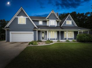 23099 S Shore Dr, Edwardsburg, MI 49112