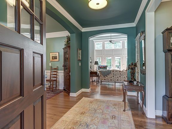 3rd image of 637 Meadow Brook Ln