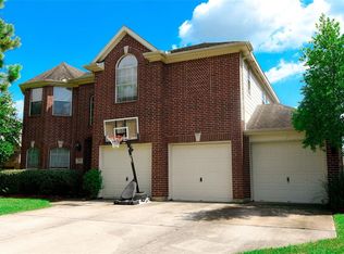 2530 Crystal Shore Dr, Rosharon, TX 77583