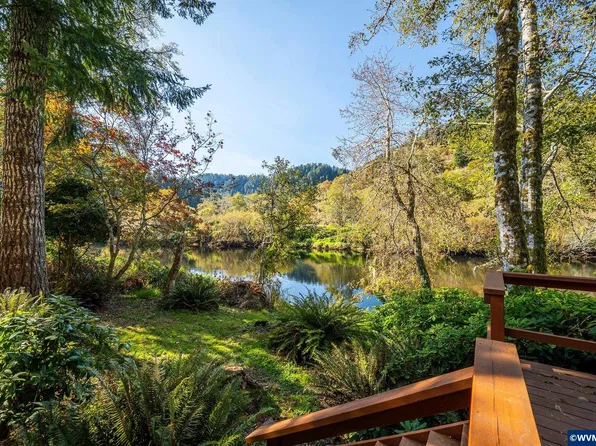 327 E Alsea Riviera Dr, Tidewater, OR 97390