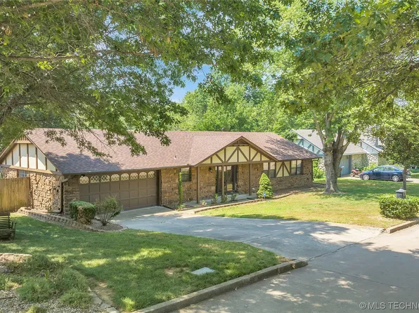 1007 E 13th St, Claremore, OK 74017