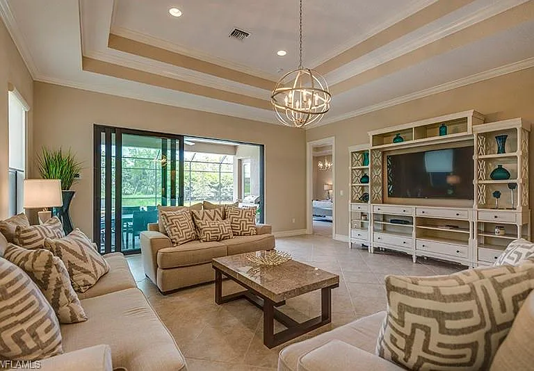 6564 Roma Way — Photo 4